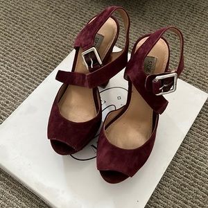 Steve Madden burgundy platform pumps size 6.5